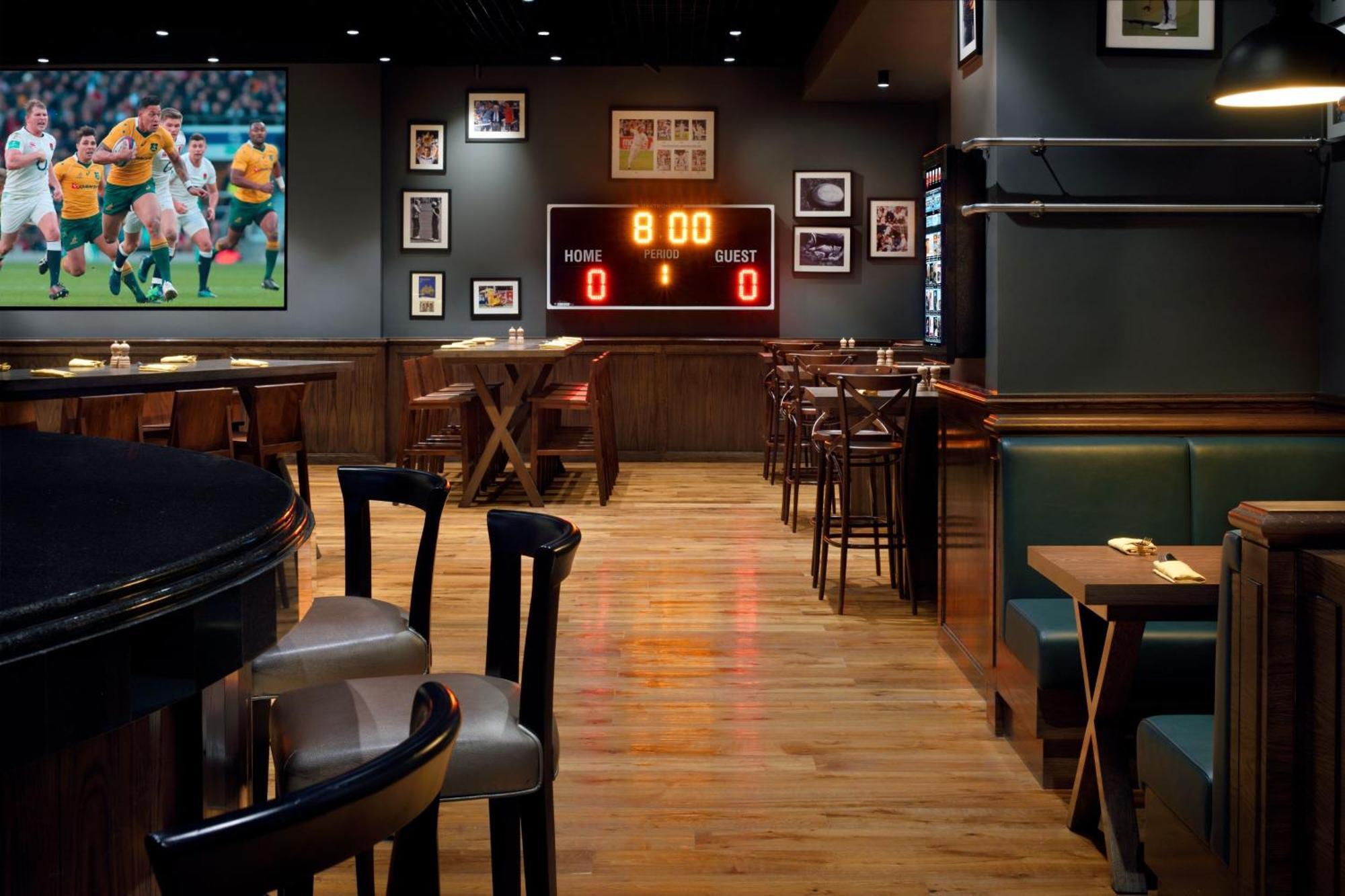 Jw Marriott Hotel Marina Дубай Екстер'єр фото Interior of a typical Buffalo Wild Wings restaurant