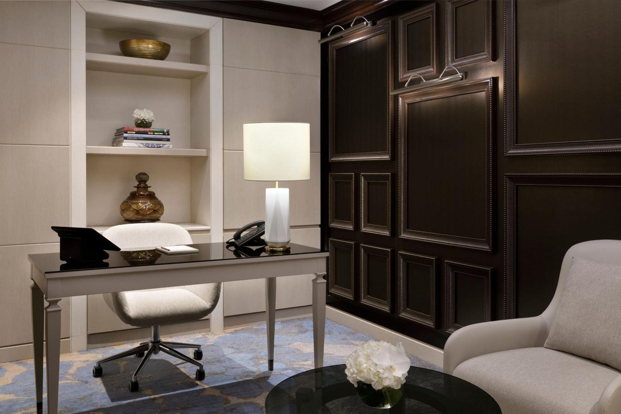 Jw Marriott Hotel Marina Дубай Екстер'єр фото A private office at The Ritz-Carlton, Washington, D.C.